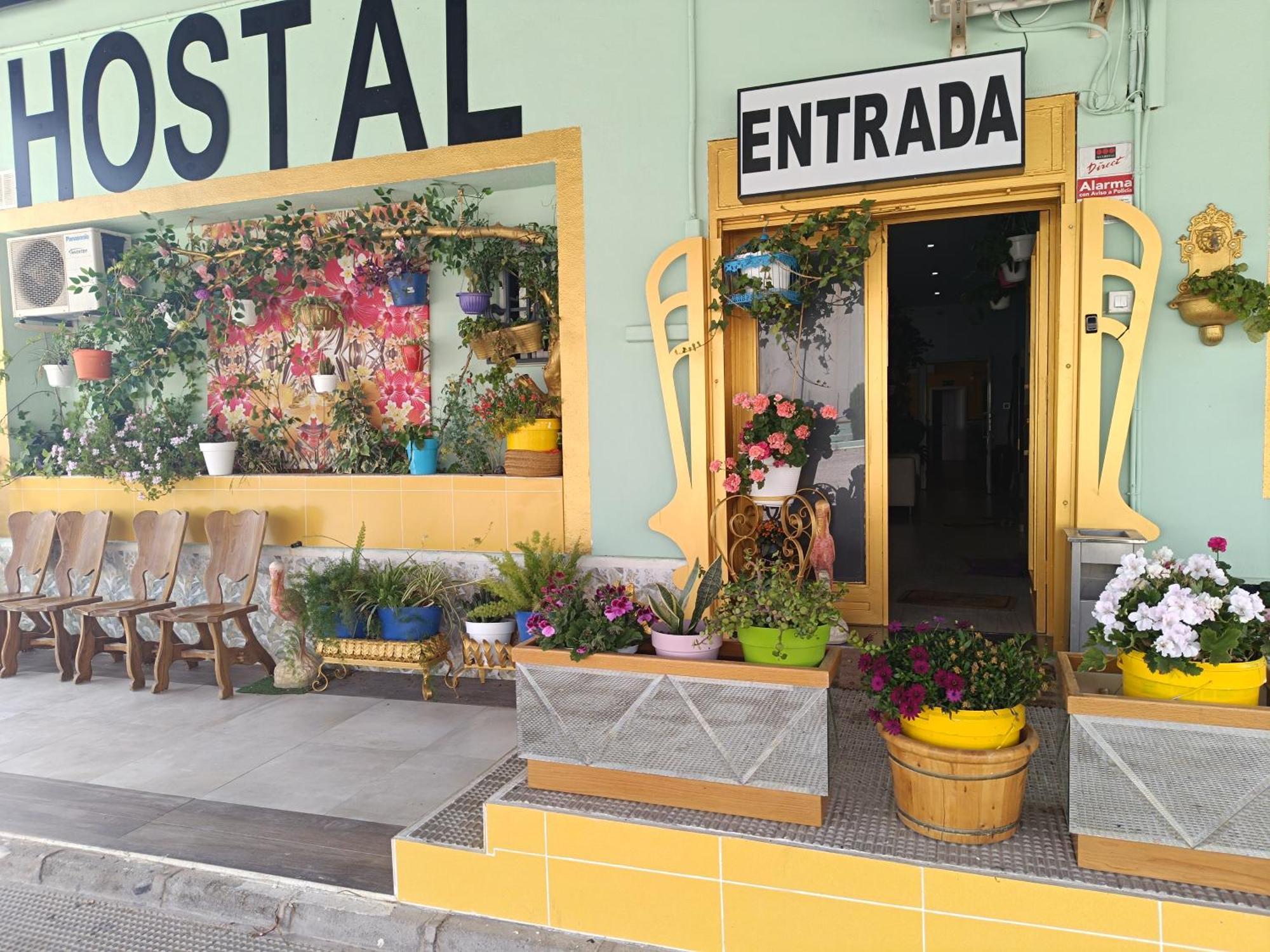 Hostal Fuente Del Pino 후미야 외부 사진