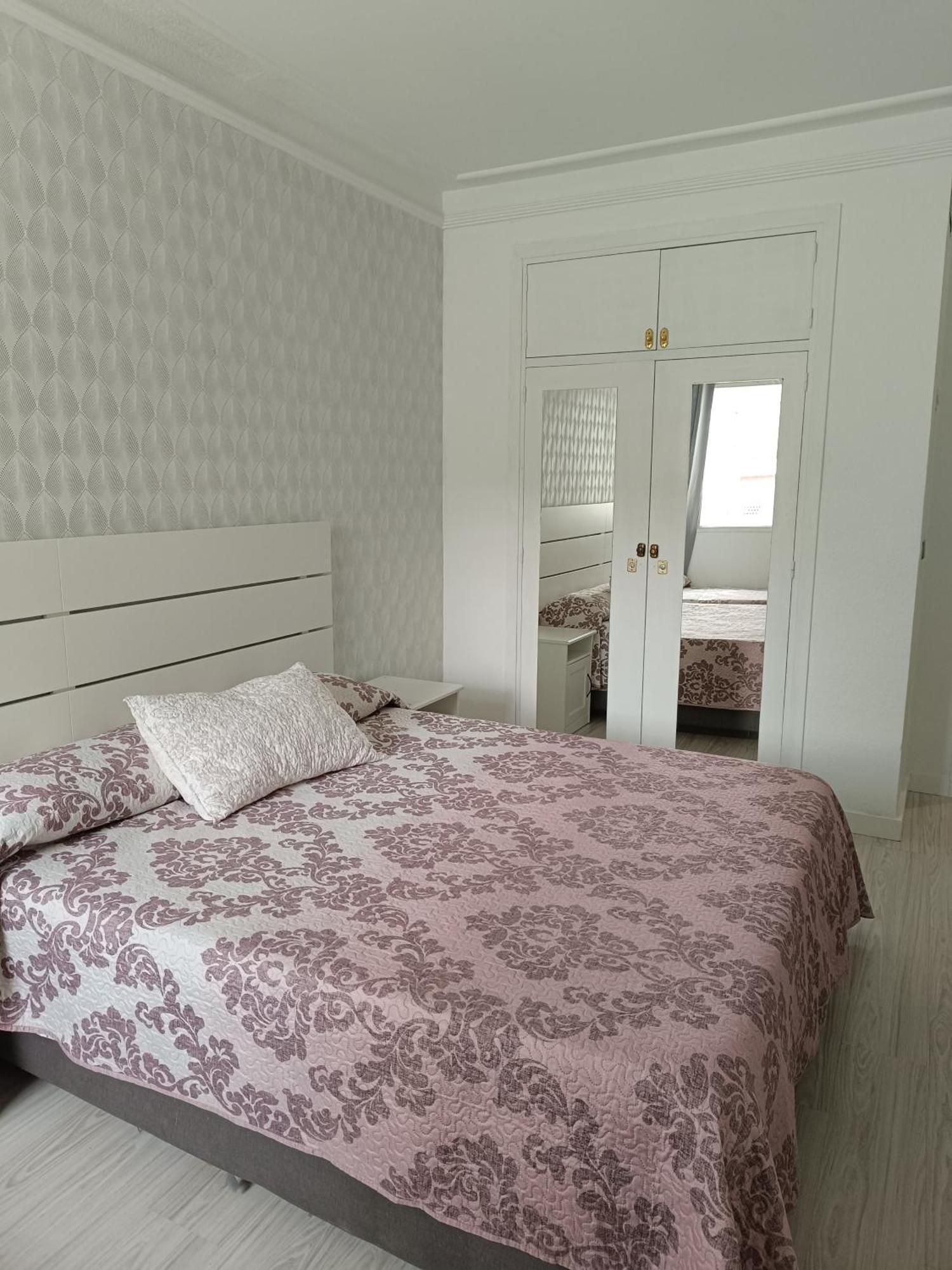 Hostal Fuente Del Pino 후미야 외부 사진